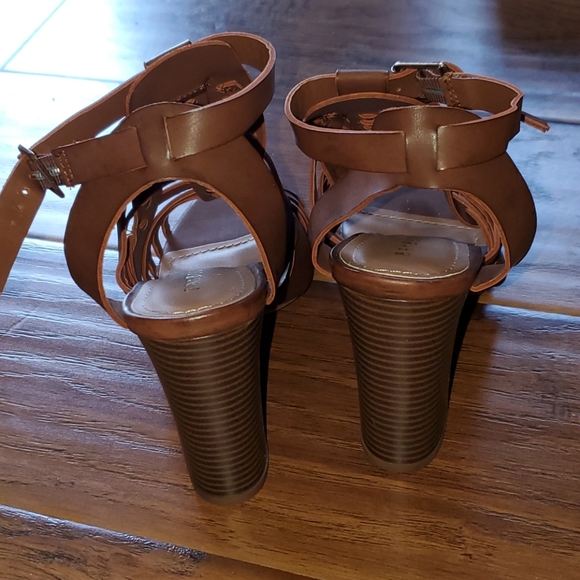 Bamboo Heeled Sandals with Ankle Straps - Picture 3 of 7